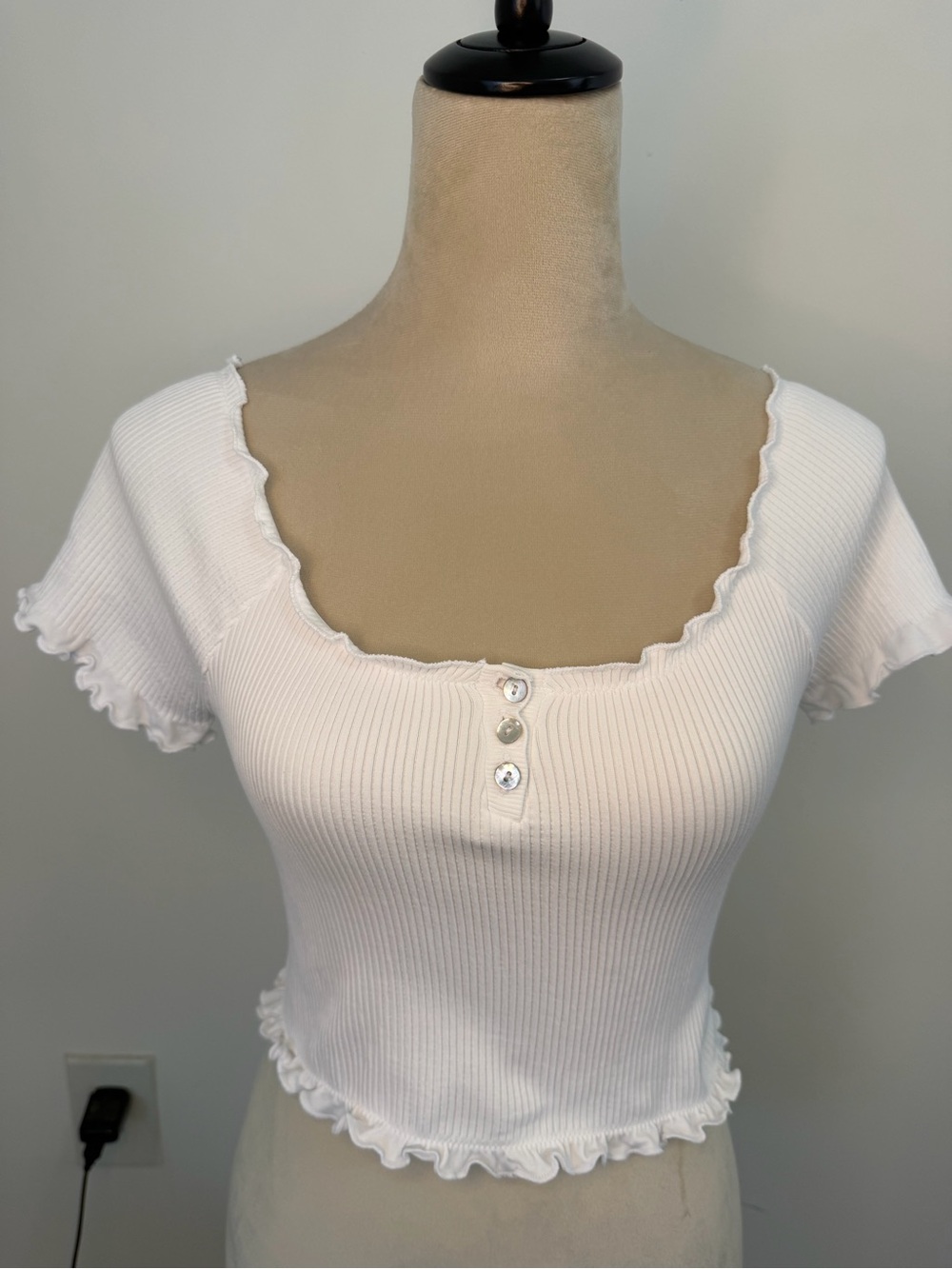 NWT! ANTHROPOLOGIE White Ribbed Lettuce Edge Crop Top L/XL
